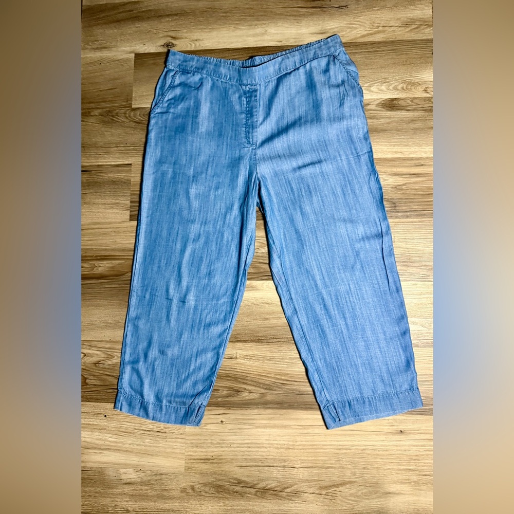 Chico’s Tropical Print T-Shirt and Light Blue Pants and Shorts Set - Picture 6 of 12